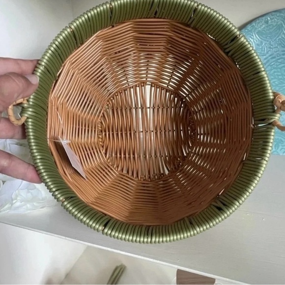 Basket wicker sage green cottagecore farmhouse decor - Picture 2 of 3